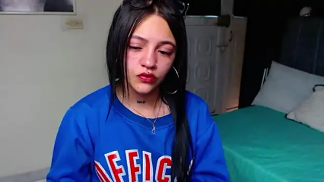 Violettasquirt Adlı Modelin Canlı XXX Sohbeti