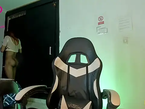 Chat +18 de Ciara_HotTs ao vivo