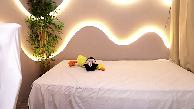 Pokazy przed kamerką – simone_sky