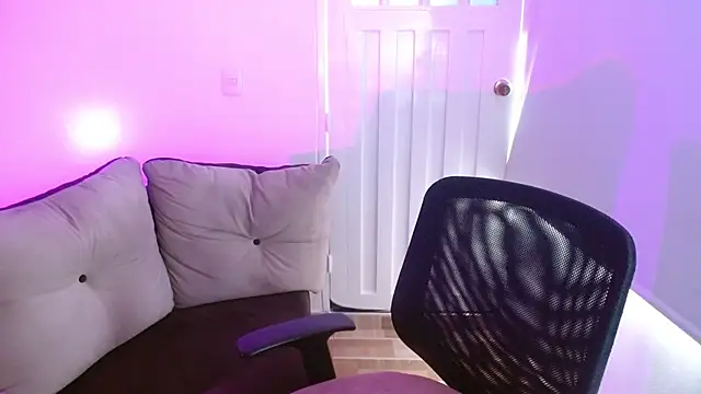 milfrousse Adlı Modelin Canlı XXX Sohbeti