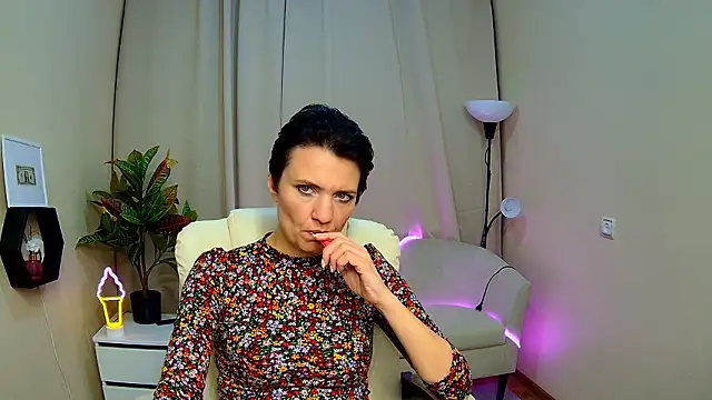 AvaSaturnian 即時 XXX 聊天