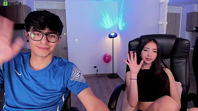 Mikeyvioleta_ élő XXX-chatje