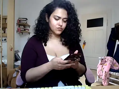 แชท XXX สดของ Curvydesifromgermany