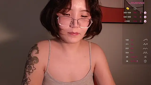 nullgirl: διαδικτυακό σόου στην κάμερα