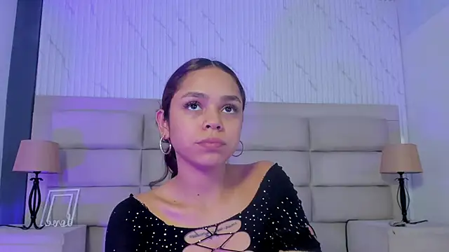 CarolineFyre live XXX chat