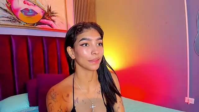 LauraAristizabal live XXX chat