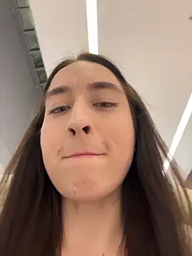 Holly_Play élő XXX-chatje