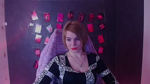 CuttieEmma – Live XXX-chat