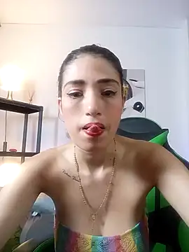 Sofia-Mendoza Adlı Modelin Canlı XXX Sohbeti