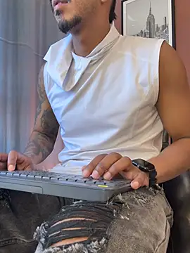 Latinmoster_boss: διαδικτυακό σόου στην κάμερα