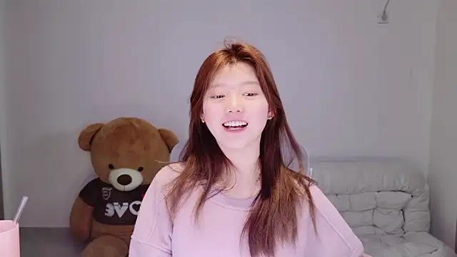 yang-yang-yang: διαδικτυακό σόου στην κάμερα