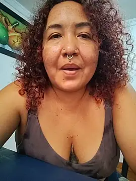 XXX chat uživo modela CurvyHeat