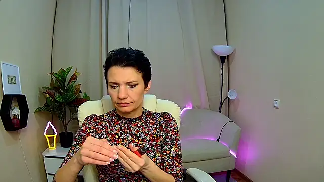 AvaSaturnian élő XXX-chatje