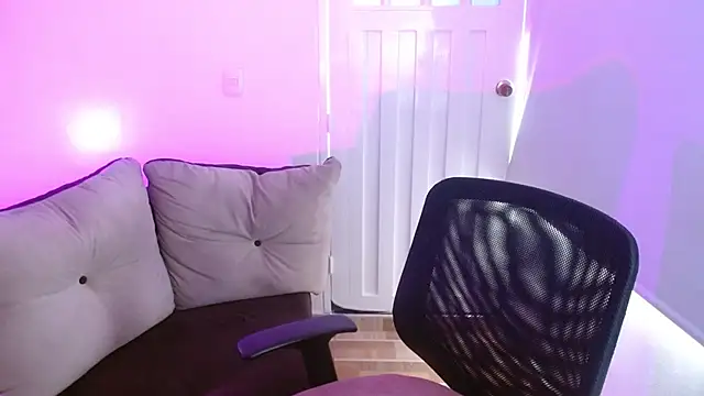 milfrousse 现场XXX聊天