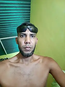 UnreadyChutzpaのライブXXXチャット