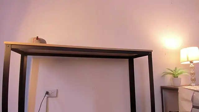 Caroline_dh Adlı Modelin Canlı XXX Sohbeti