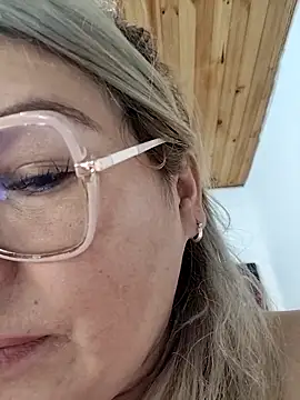 AlexxiaaMat Chat XXX in diretta