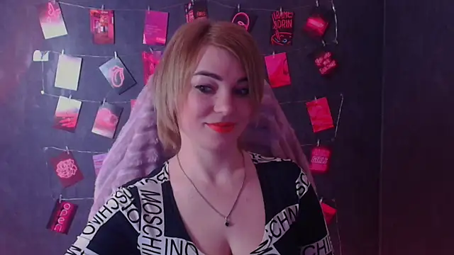 CuttieEmma Chat XXX live