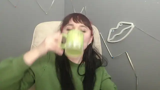 NinaFlawlees: вебкам-шоу