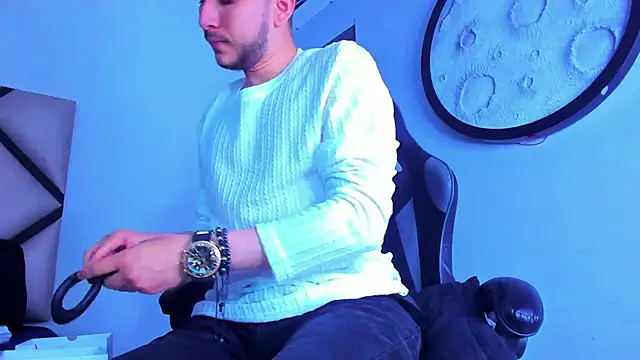 mike_257 Adlı Modelin Canlı XXX Sohbeti