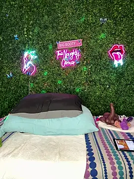 Pokazy przed kamerką – RenaThickAss