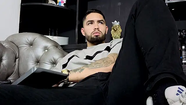 matteosantos Adlı Modelin Canlı XXX Sohbeti