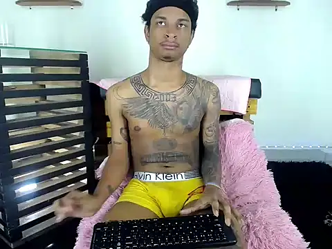 Tatoo_Noah Adlı Modelin Canlı XXX Sohbeti