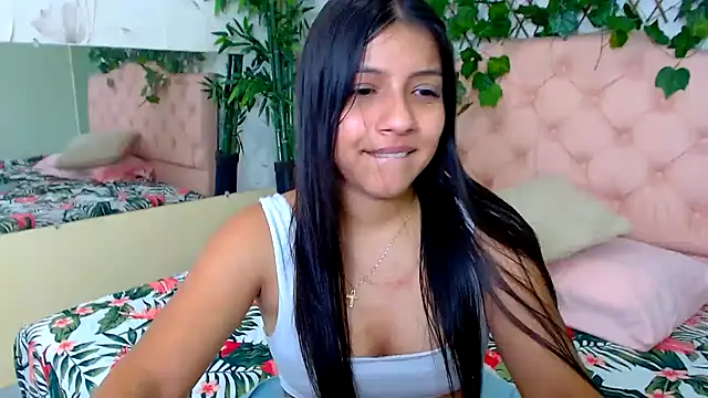 zara_cute: онлайн-секс-чат