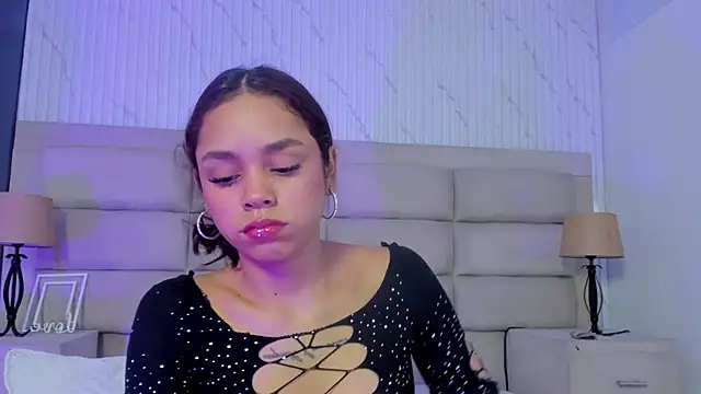 CarolineFyre's Live XXX Chat