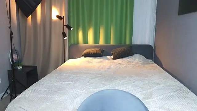 KitKatien Live XXX chat