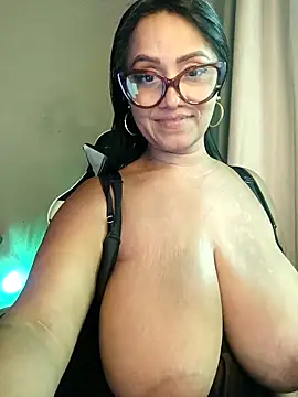 Yameil élő XXX-chatje