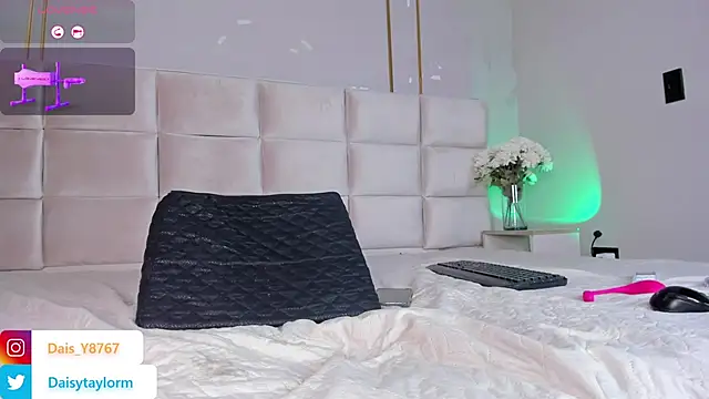 DaisyTaylor__ Show Webcam