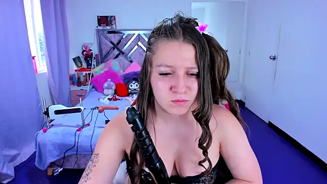 Luna_Analya élő XXX-chatje