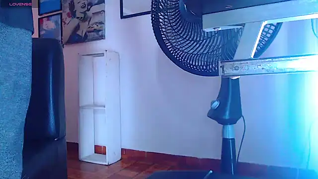 Hot_Latino_x webkamerás műsora