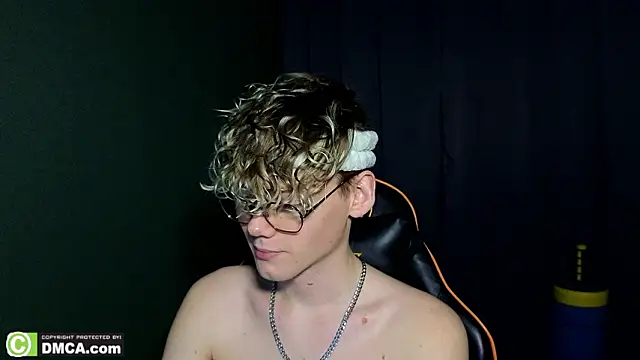 XXX chat uživo modela Keytaro