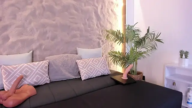 Naomy_gyal live XXX chat