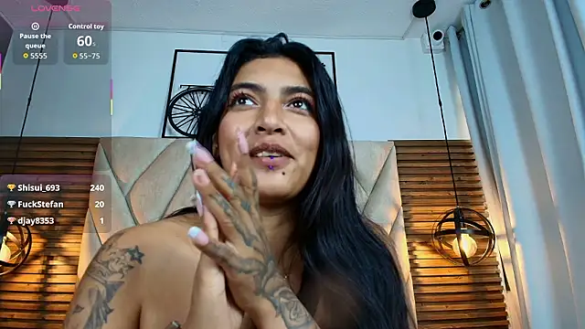 Chat +18 de KimberlyFox_t ao vivo