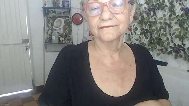 FunnyGrandma Adlı Modelin Web Kamerası Şovu