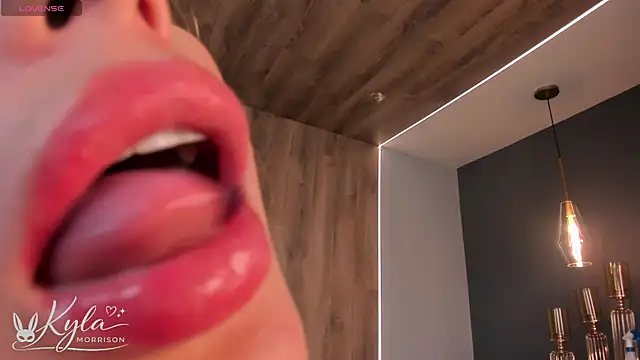 Chat +18 de KylaMorrison ao vivo