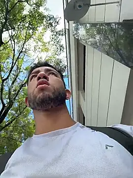 liam_bronw: διαδικτυακό σόου στην κάμερα