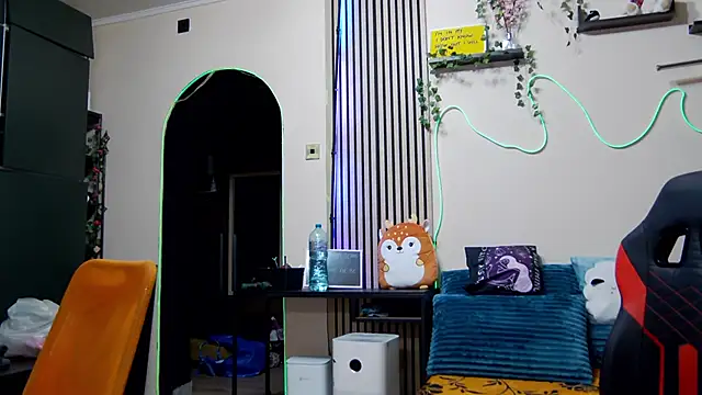 karo123421 Adlı Modelin Canlı XXX Sohbeti