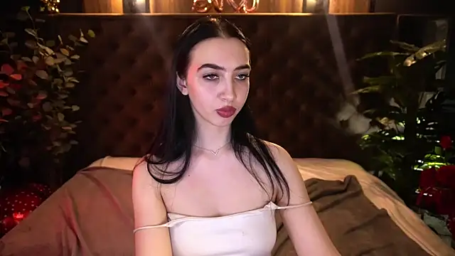 XXX chat uživo modela WildKittenX_