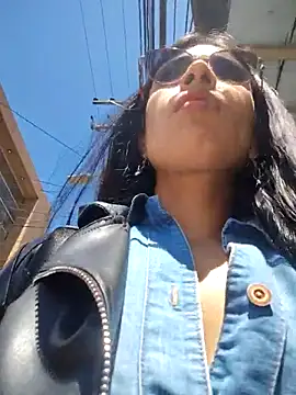 Astrid-- Live XXX Chat