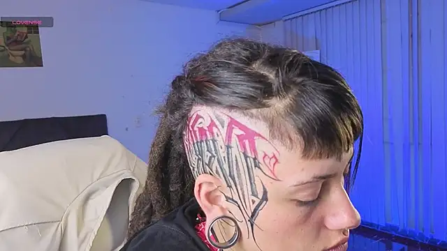 XXX chat uživo modela _sharlotte777