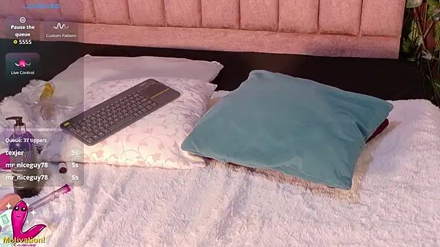 MiaJanss Show in webcam