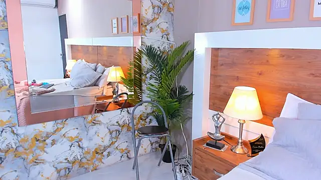 Chat +18 de EmaBakker ao vivo