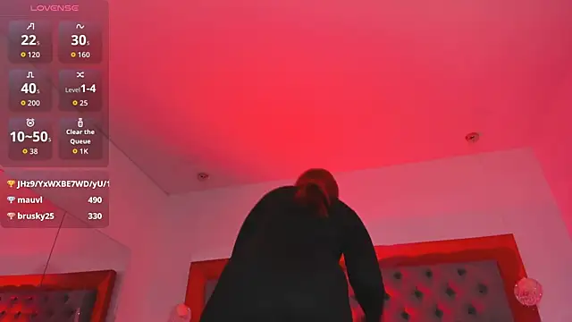 Chat +18 de MirandaSould ao vivo