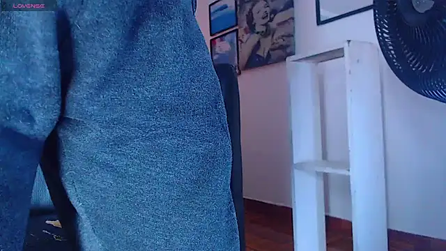 Hot_Latino_x 现场XXX聊天