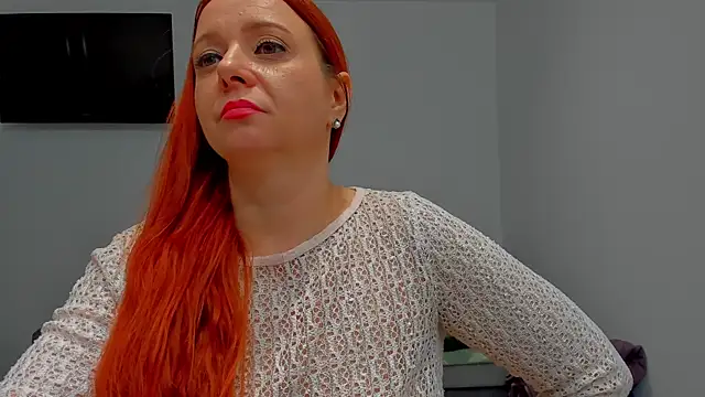 emilianna666: διαδικτυακό σόου στην κάμερα