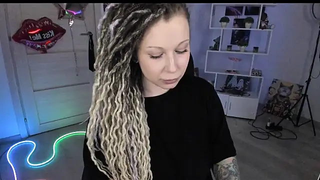 Chatroom XXX en direct de HoneySallyMoore